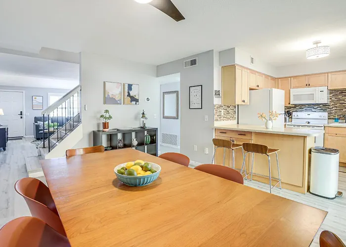 Pool Access & Mtn Views: Palm Springs Retreat!