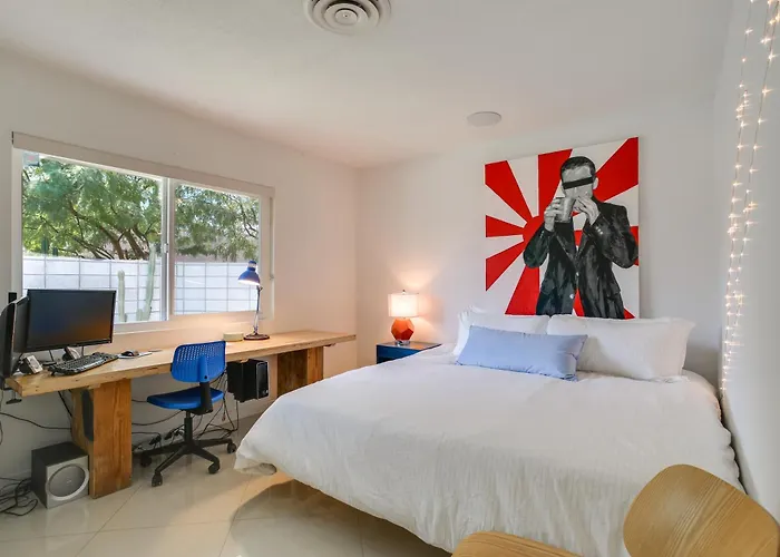 Funky Palm Springs Paradise Near Golf Courses