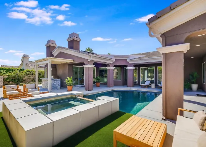 Getaway To Relaxation With Private Pool And Spa
